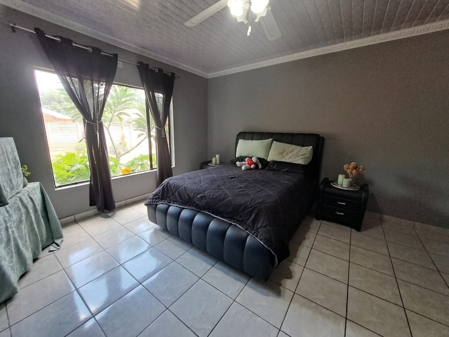 5 Bedroom Property for Sale in Oos Einde North West